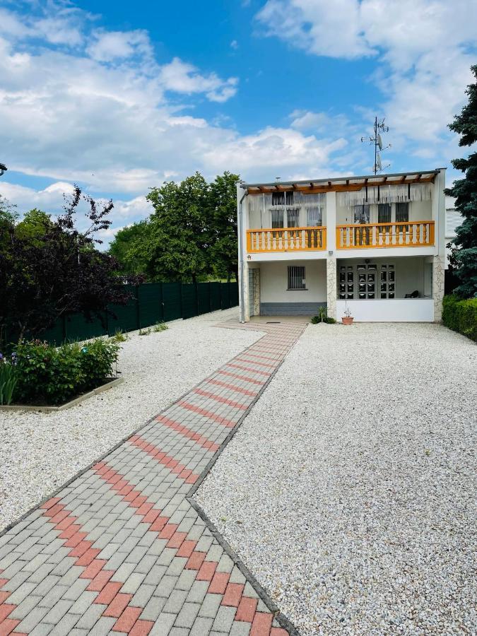 Karolin Apartman Бюк Экстерьер фото